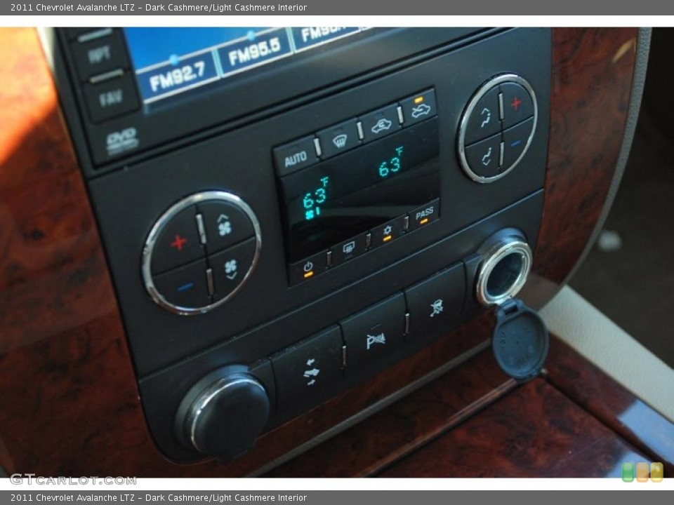Dark Cashmere/Light Cashmere Interior Controls for the 2011 Chevrolet Avalanche LTZ #46118120