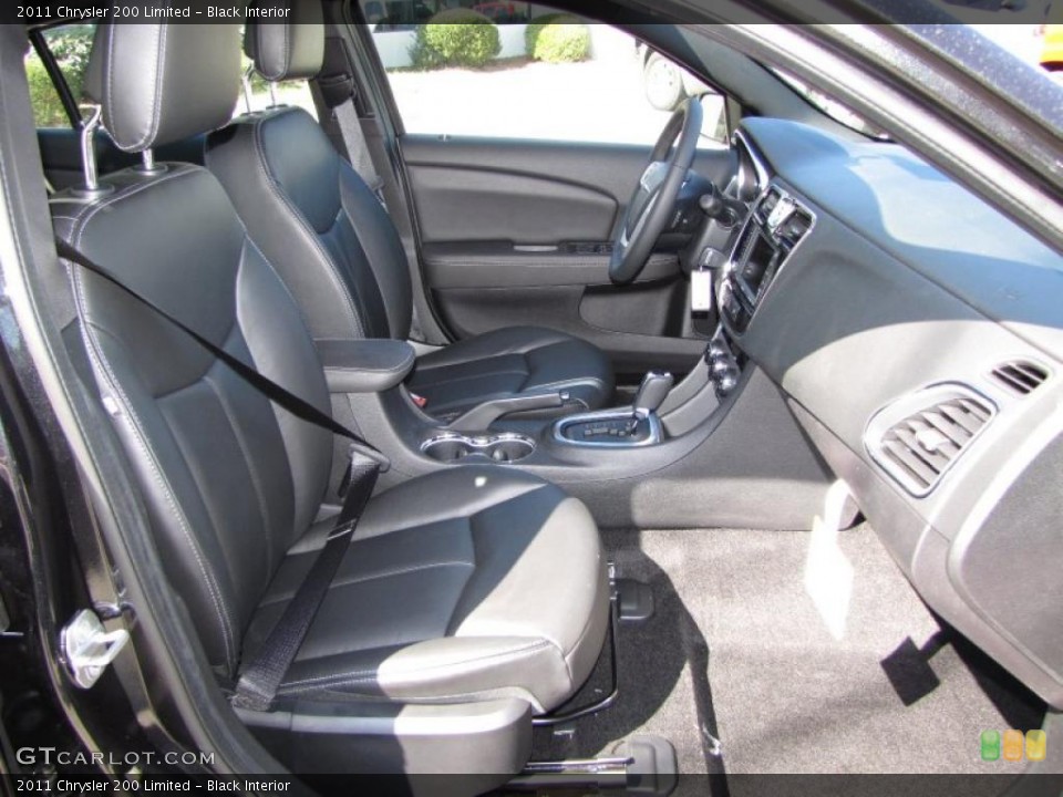 Black Interior Photo for the 2011 Chrysler 200 Limited #46121127