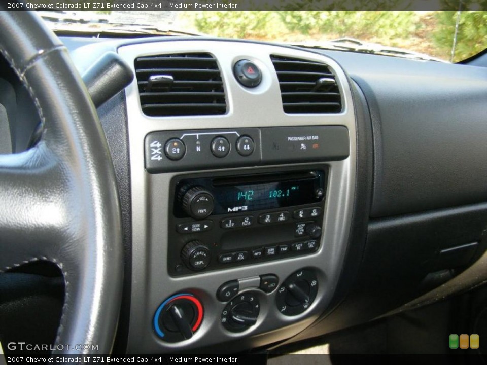 Medium Pewter Interior Controls for the 2007 Chevrolet Colorado LT Z71 Extended Cab 4x4 #46123461