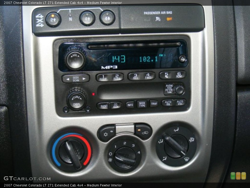Medium Pewter Interior Controls for the 2007 Chevrolet Colorado LT Z71 Extended Cab 4x4 #46123473