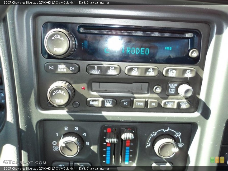 Dark Charcoal Interior Controls for the 2005 Chevrolet Silverado 2500HD LS Crew Cab 4x4 #46129441