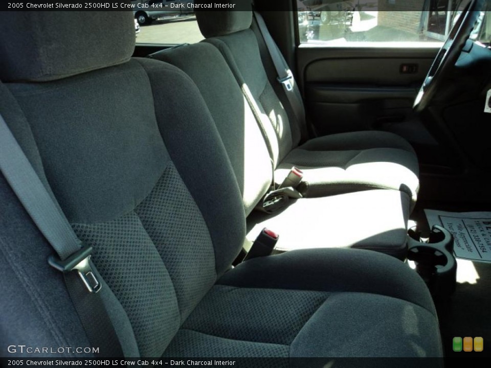 Dark Charcoal Interior Photo for the 2005 Chevrolet Silverado 2500HD LS Crew Cab 4x4 #46129498