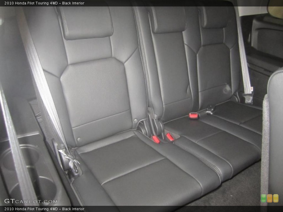 Black Interior Photo for the 2010 Honda Pilot Touring 4WD #46133059