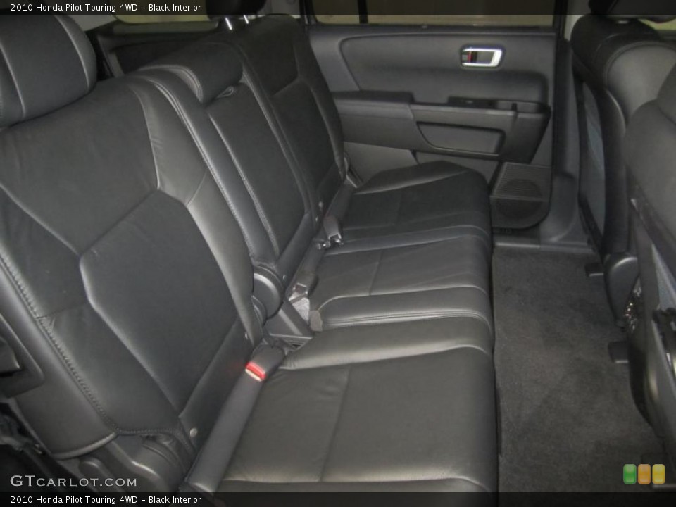 Black Interior Photo for the 2010 Honda Pilot Touring 4WD #46133065