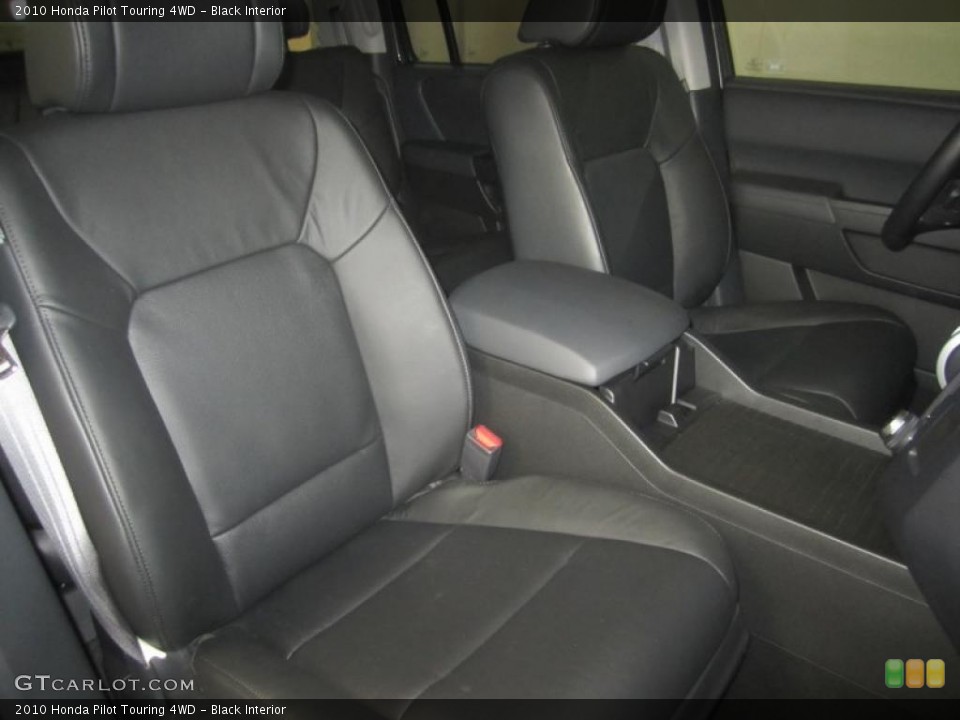 Black Interior Photo for the 2010 Honda Pilot Touring 4WD #46133095