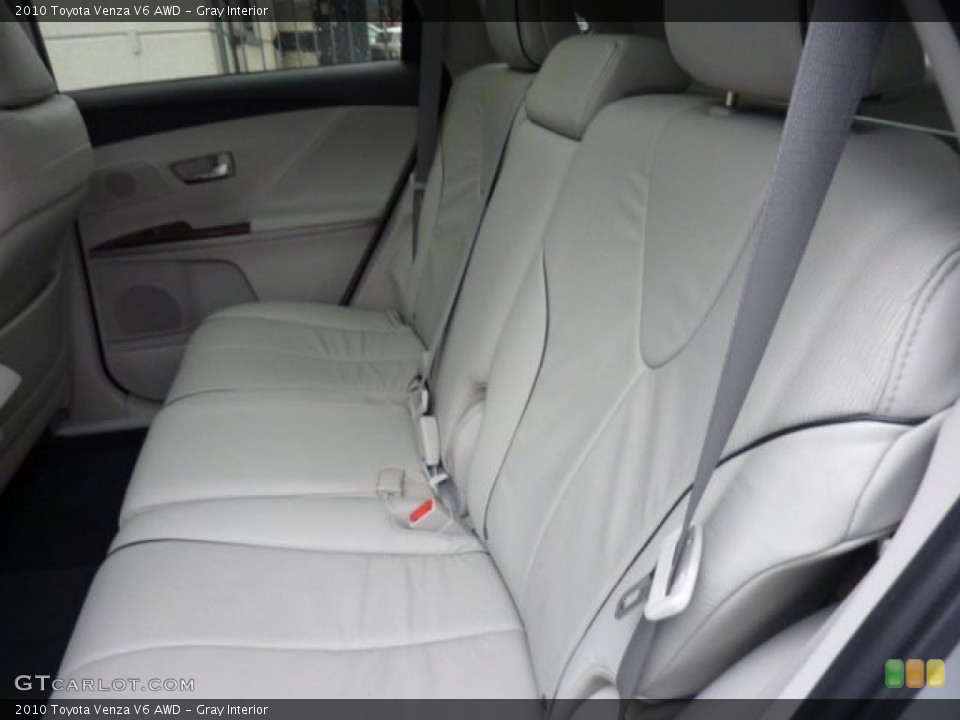 Gray Interior Photo for the 2010 Toyota Venza V6 AWD #46136065