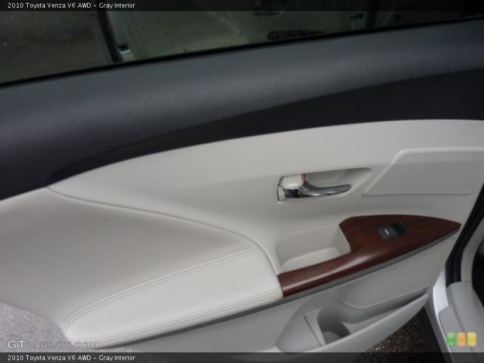 Gray Interior Door Panel for the 2010 Toyota Venza V6 AWD #46136077