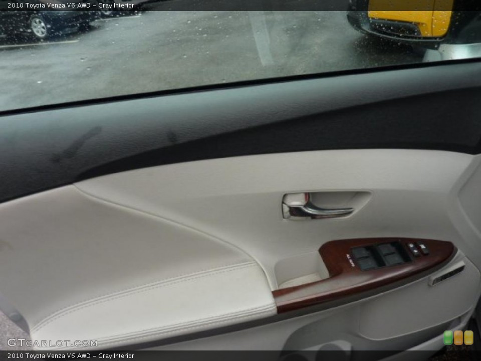 Gray Interior Door Panel for the 2010 Toyota Venza V6 AWD #46136083