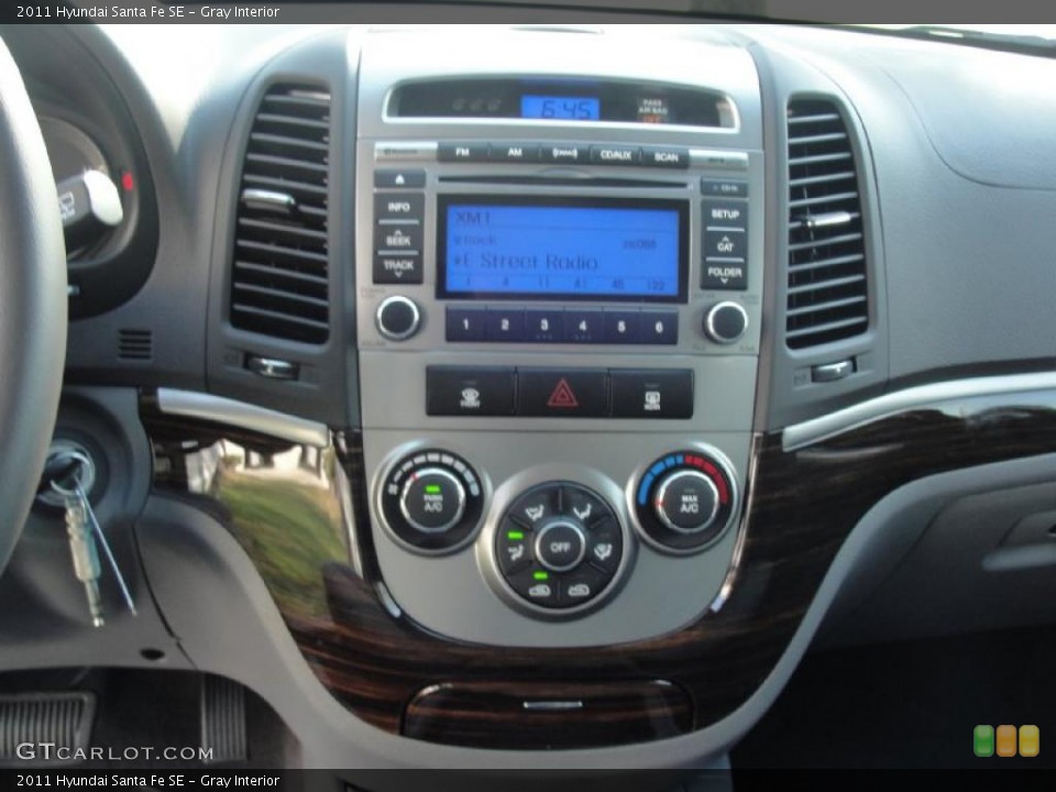 Gray Interior Controls for the 2011 Hyundai Santa Fe SE #46137763