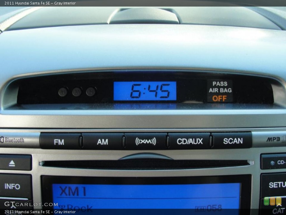 Gray Interior Controls for the 2011 Hyundai Santa Fe SE #46137769