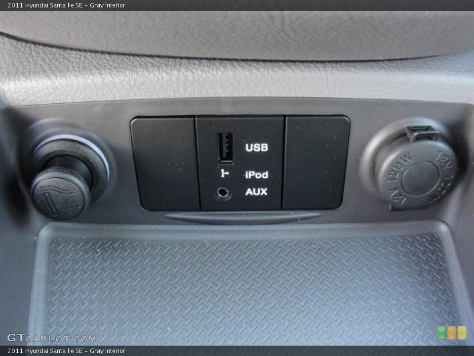Gray Interior Controls for the 2011 Hyundai Santa Fe SE #46138069