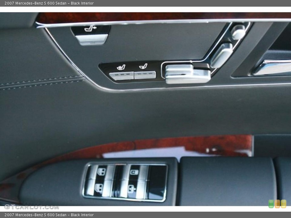 Black Interior Controls for the 2007 Mercedes-Benz S 600 Sedan #46141939