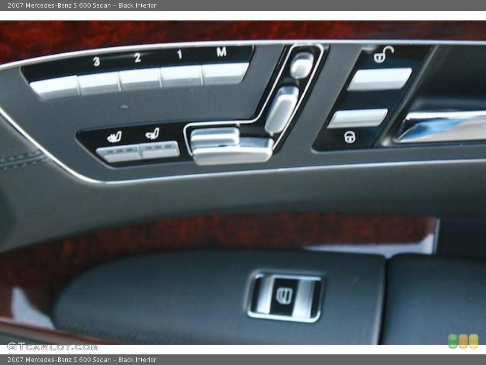 Black Interior Controls for the 2007 Mercedes-Benz S 600 Sedan #46141960