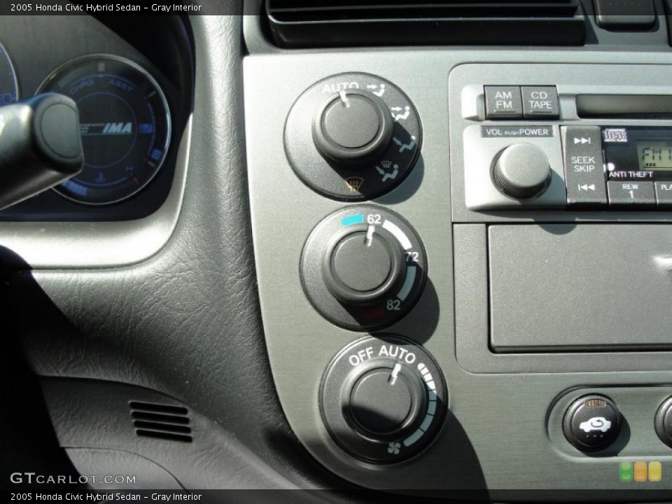 Gray Interior Controls for the 2005 Honda Civic Hybrid Sedan #46144168