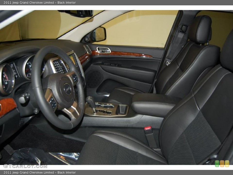 Black Interior Photo for the 2011 Jeep Grand Cherokee Limited #46150516