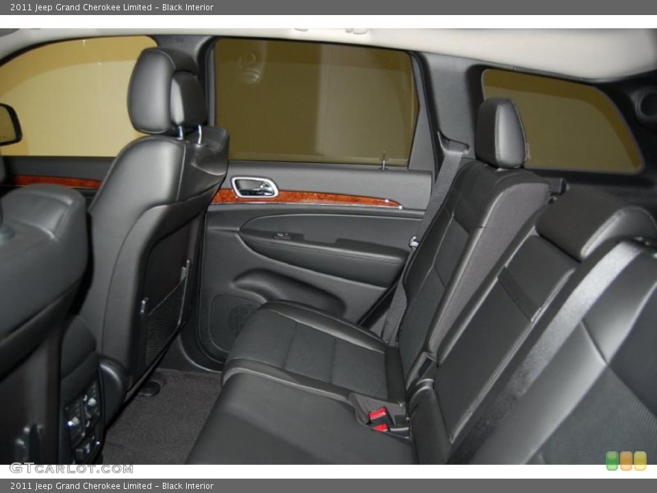 Black Interior Photo for the 2011 Jeep Grand Cherokee Limited #46150552