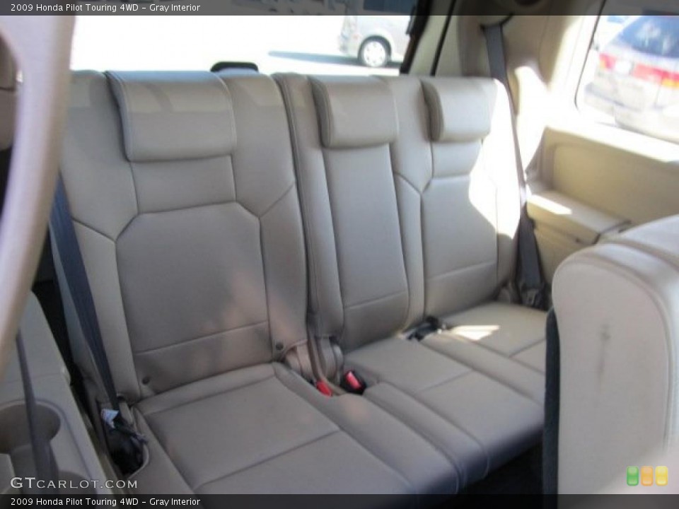 Gray Interior Photo for the 2009 Honda Pilot Touring 4WD #46165313