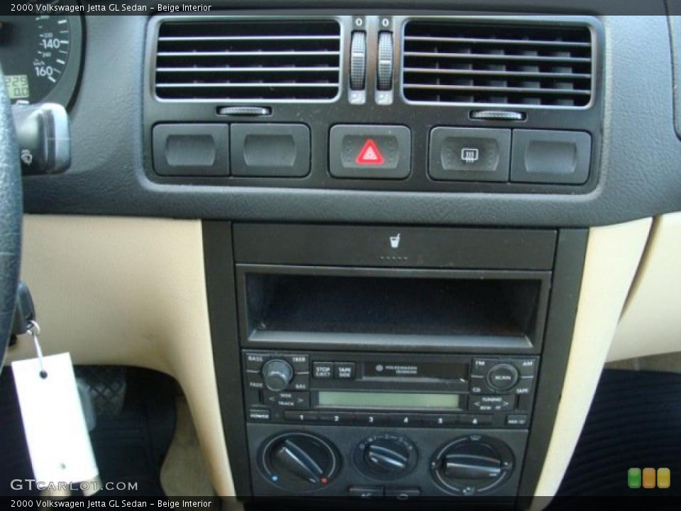 Beige Interior Controls for the 2000 Volkswagen Jetta GL Sedan #46172430