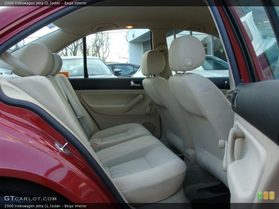 Beige Interior Photo for the 2000 Volkswagen Jetta GL Sedan #46172436