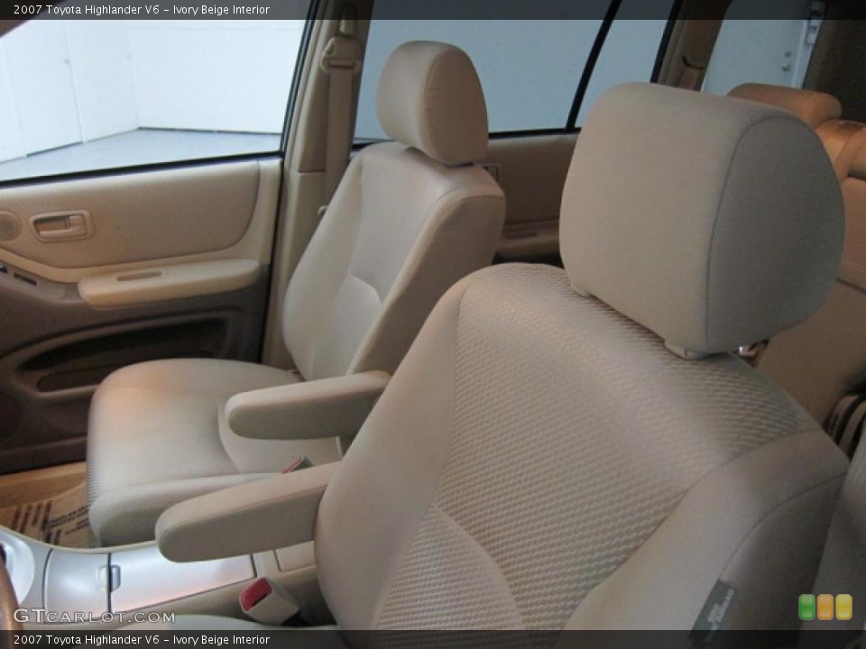 Ivory Beige Interior Photo for the 2007 Toyota Highlander V6 #46186167