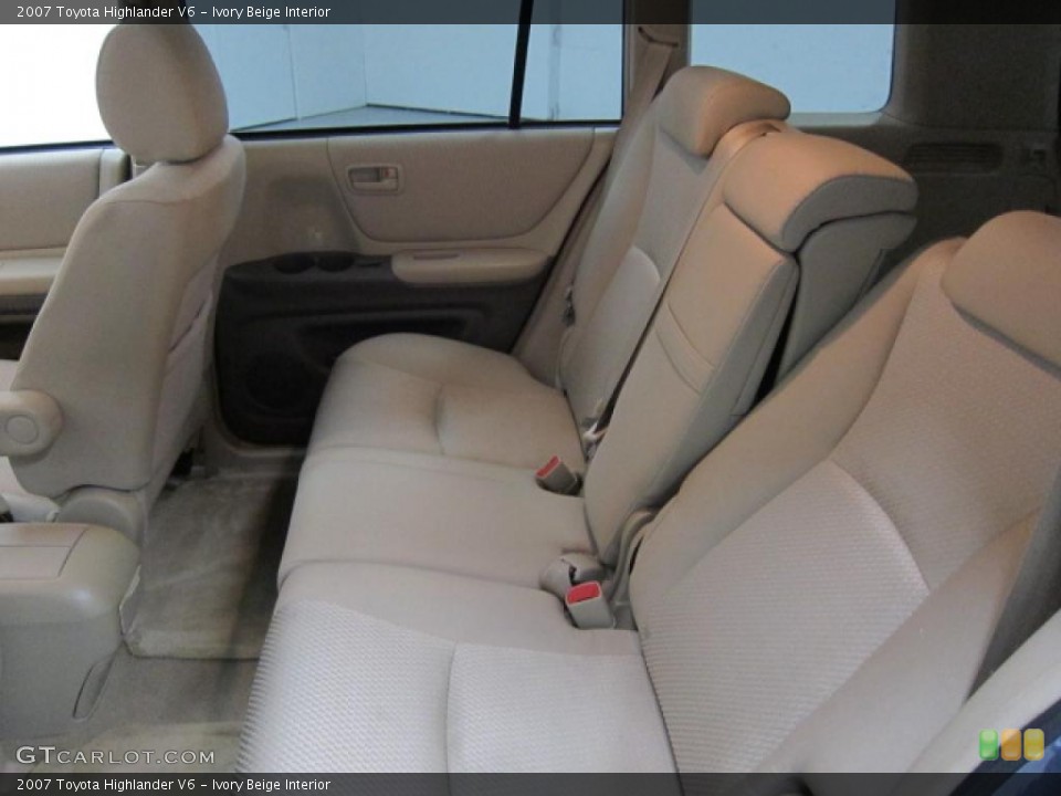 Ivory Beige Interior Photo for the 2007 Toyota Highlander V6 #46186179
