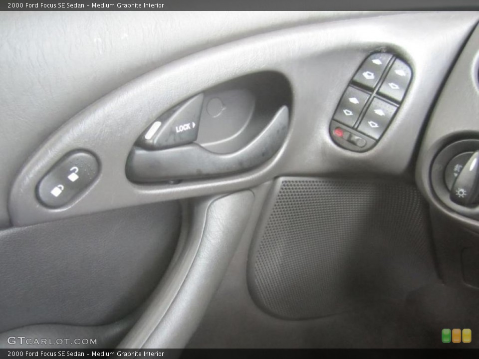 Medium Graphite Interior Controls for the 2000 Ford Focus SE Sedan #46189414
