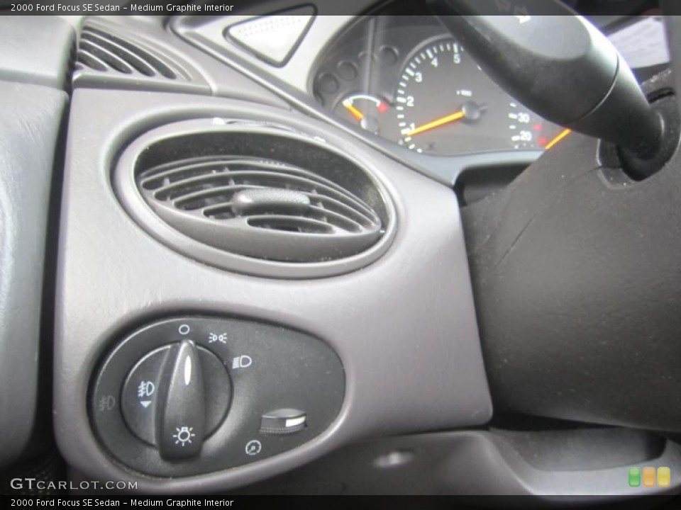 Medium Graphite Interior Controls for the 2000 Ford Focus SE Sedan #46189423