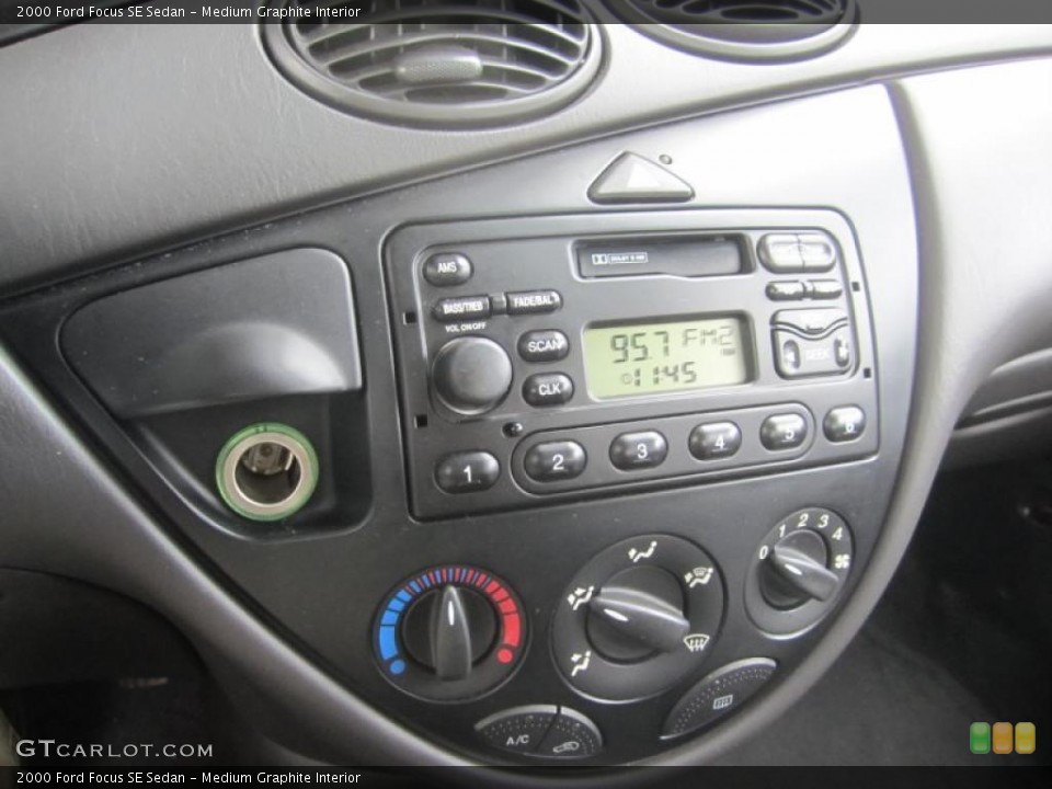 Medium Graphite Interior Controls for the 2000 Ford Focus SE Sedan #46189456