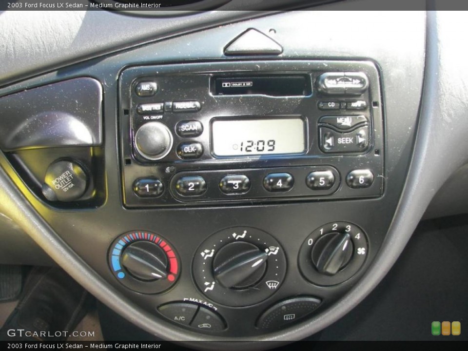 Medium Graphite Interior Controls for the 2003 Ford Focus LX Sedan #46189744