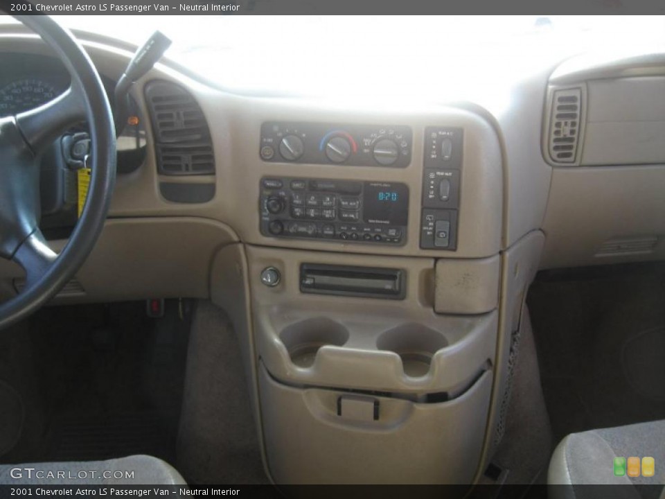 Neutral Interior Controls for the 2001 Chevrolet Astro LS Passenger Van #46191350