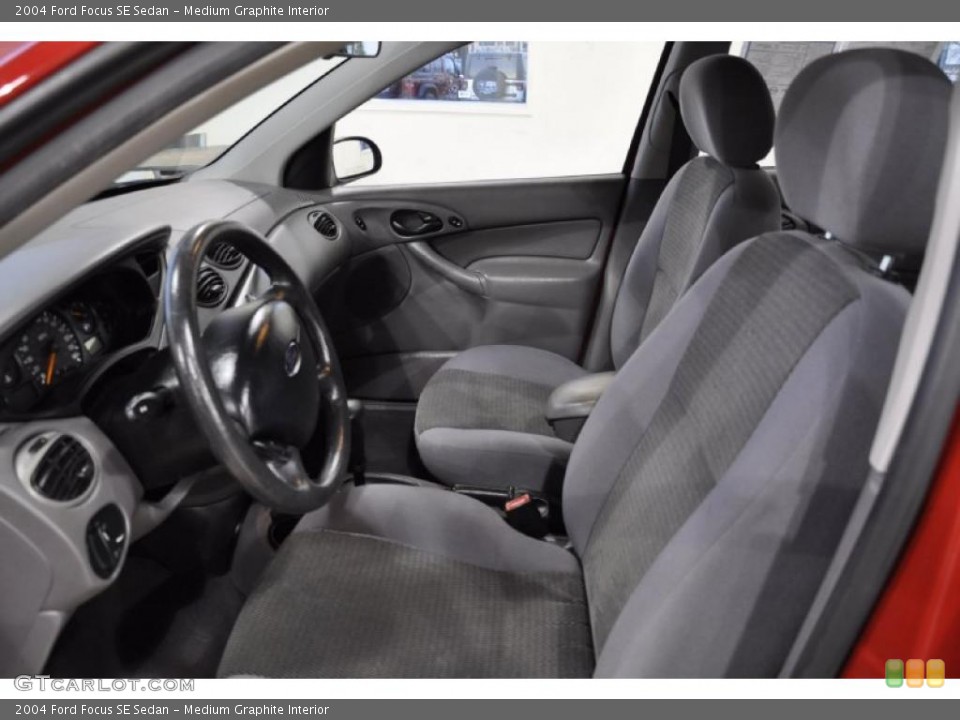 Medium Graphite Interior Photo for the 2004 Ford Focus SE Sedan #46198094