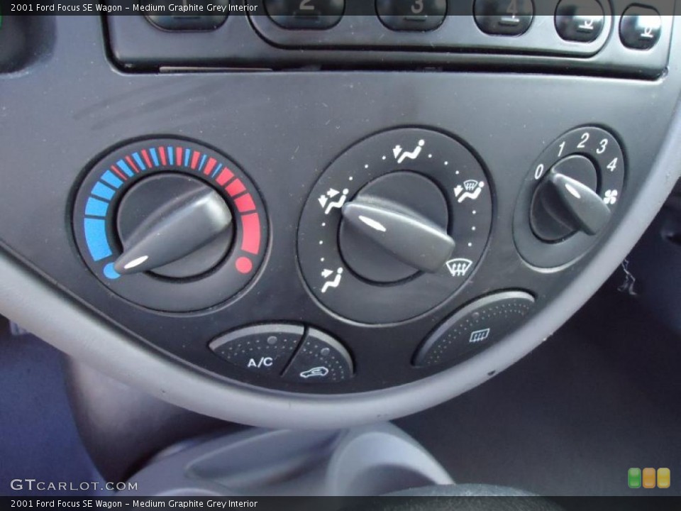 Medium Graphite Grey Interior Controls for the 2001 Ford Focus SE Wagon #46208168