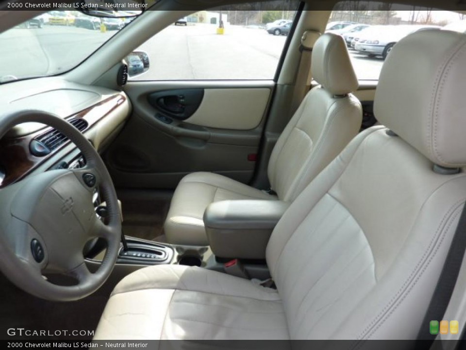 Neutral Interior Photo for the 2000 Chevrolet Malibu LS Sedan #46226783