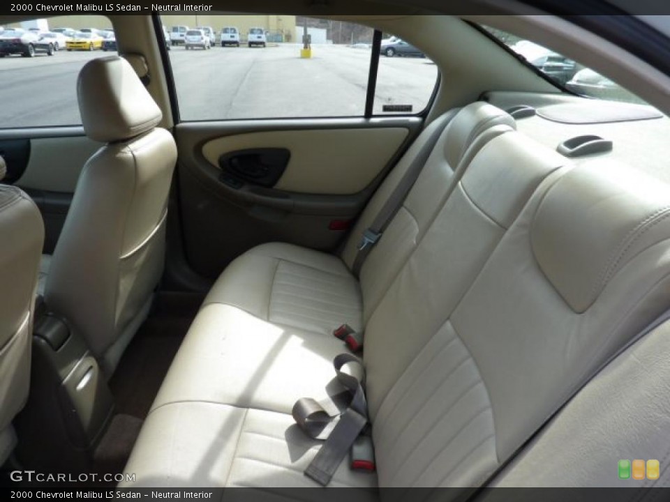 Neutral Interior Photo for the 2000 Chevrolet Malibu LS Sedan #46226810