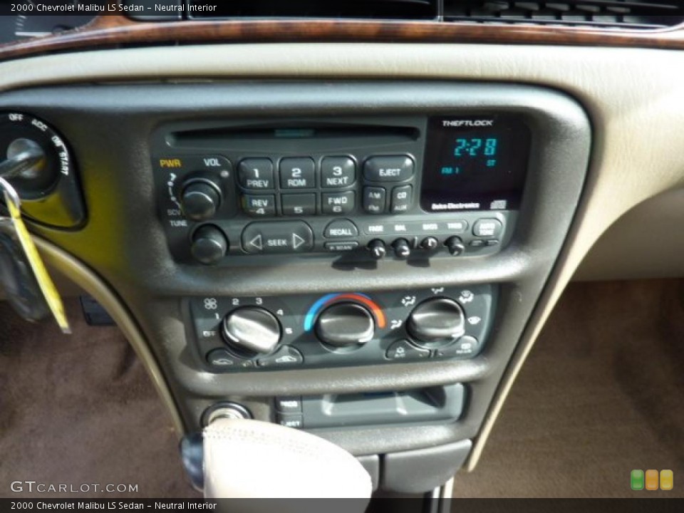 Neutral Interior Controls for the 2000 Chevrolet Malibu LS Sedan #46226864
