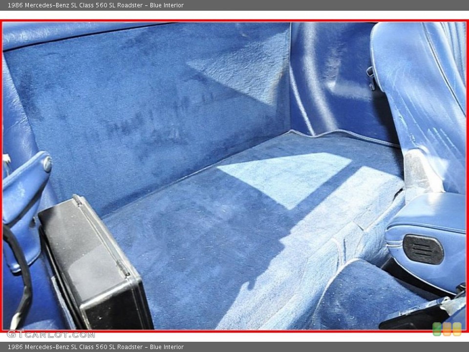 Blue Interior Photo for the 1986 Mercedes-Benz SL Class 560 SL Roadster #46234274