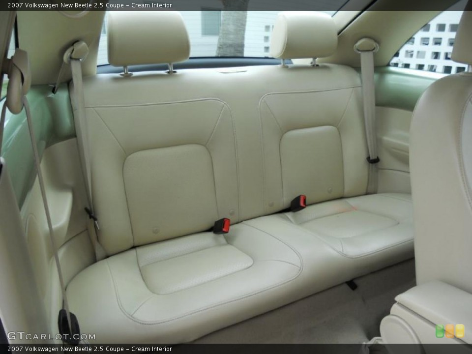 Cream Interior Photo for the 2007 Volkswagen New Beetle 2.5 Coupe #46234376
