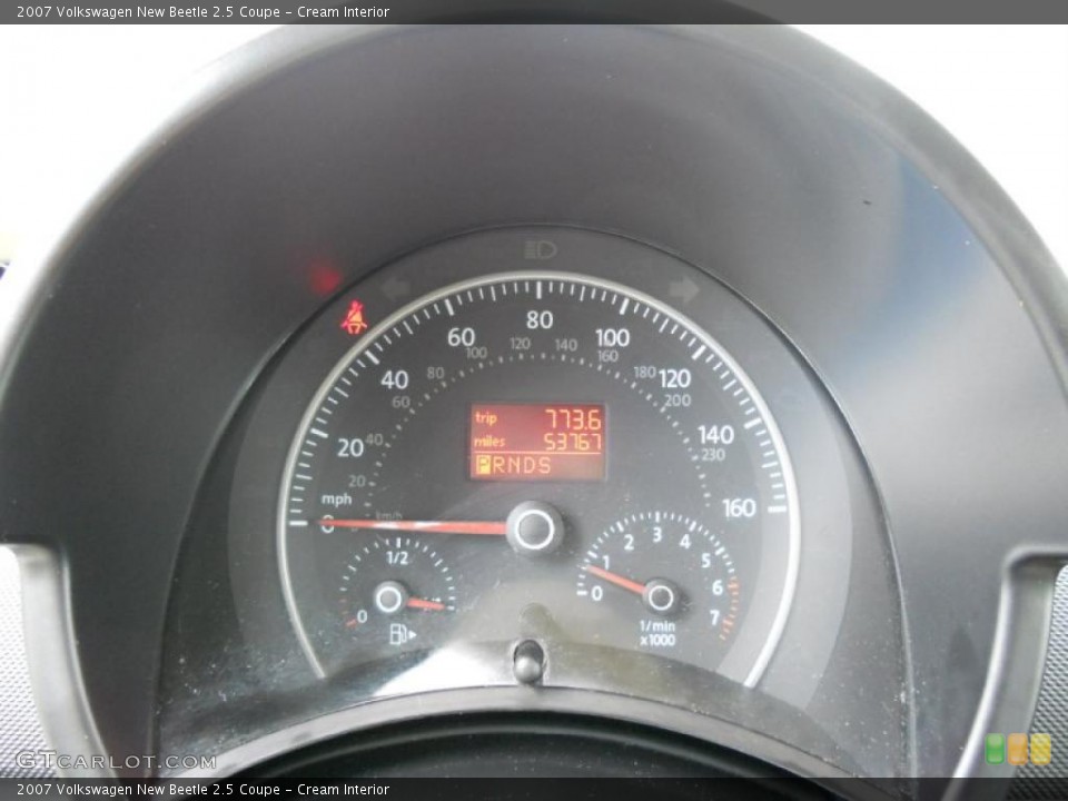 Cream Interior Gauges for the 2007 Volkswagen New Beetle 2.5 Coupe #46234427