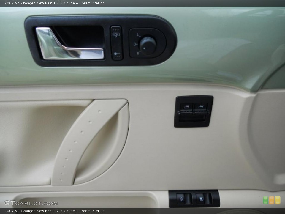 Cream Interior Controls for the 2007 Volkswagen New Beetle 2.5 Coupe #46234439