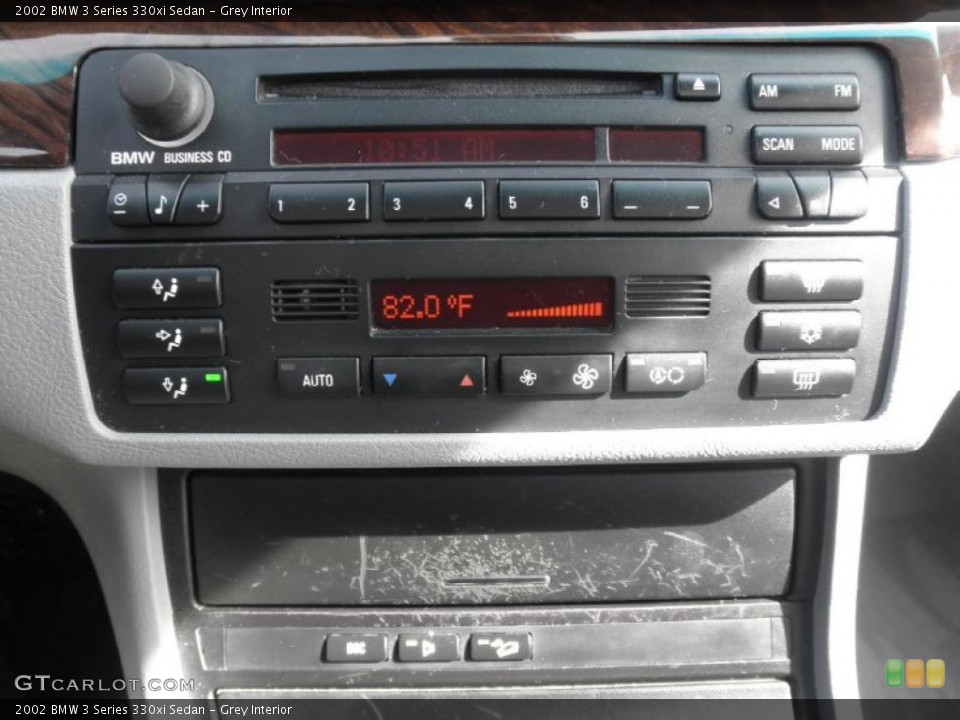 Grey Interior Controls for the 2002 BMW 3 Series 330xi Sedan #46236800