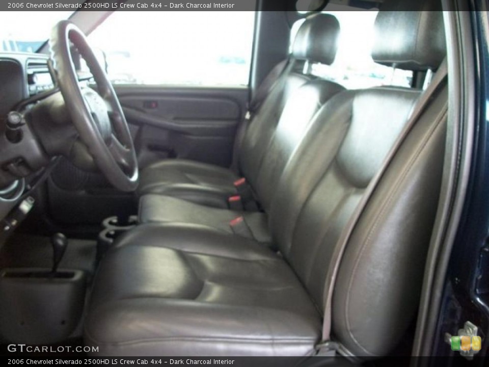 Dark Charcoal Interior Photo for the 2006 Chevrolet Silverado 2500HD LS Crew Cab 4x4 #46245061
