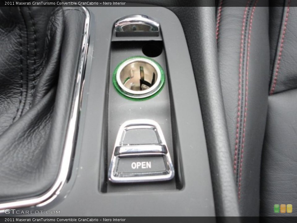 Nero Interior Controls for the 2011 Maserati GranTurismo Convertible GranCabrio #46253050