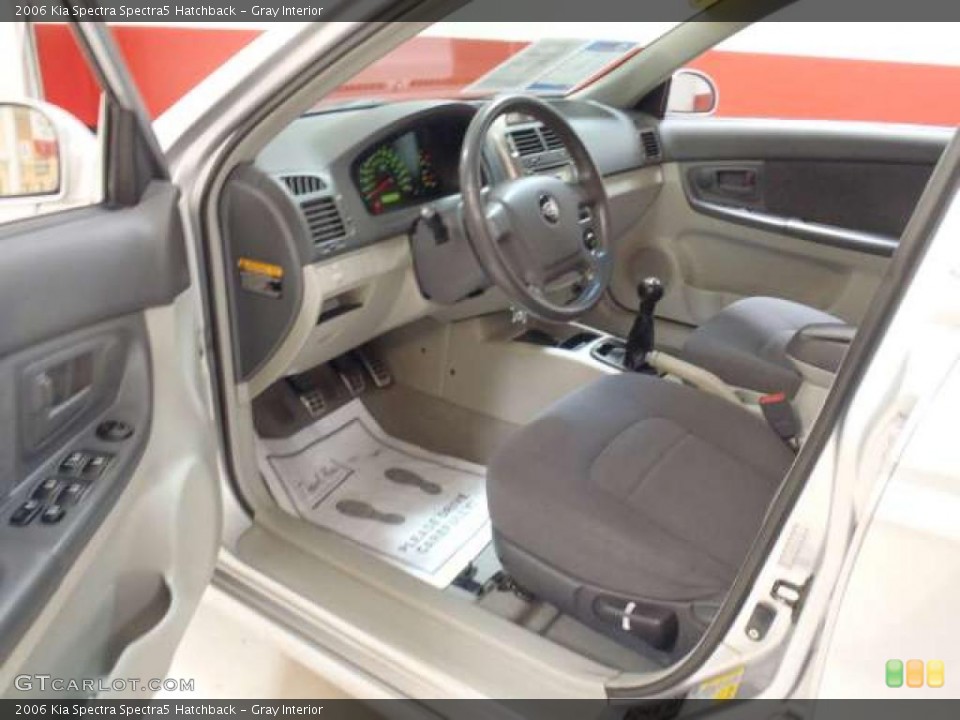 Gray Interior Photo for the 2006 Kia Spectra Spectra5 Hatchback #46256998