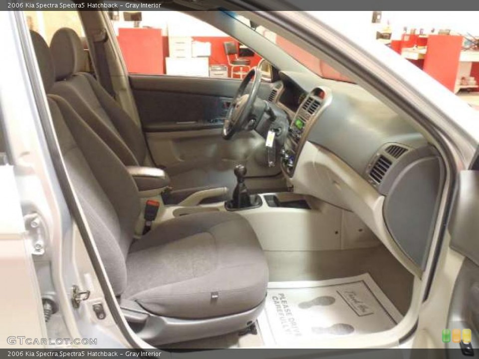 Gray Interior Photo for the 2006 Kia Spectra Spectra5 Hatchback #46257085