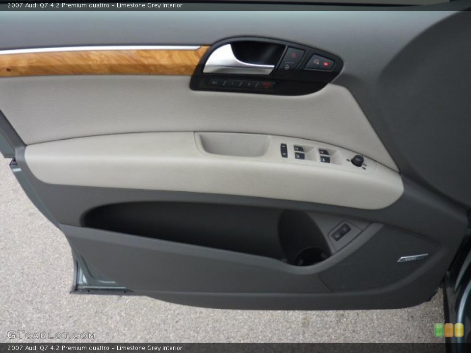 Limestone Grey Interior Door Panel for the 2007 Audi Q7 4.2 Premium quattro #46259674