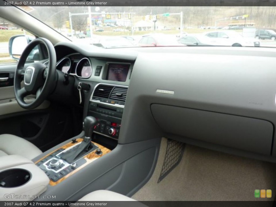 Limestone Grey Interior Dashboard for the 2007 Audi Q7 4.2 Premium quattro #46259704