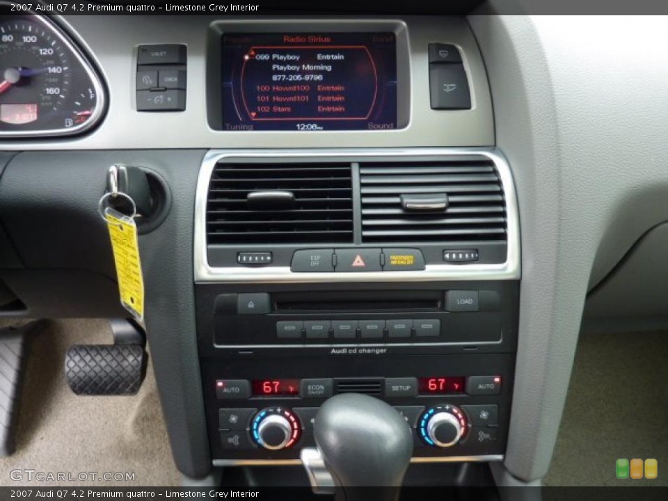 Limestone Grey Interior Controls for the 2007 Audi Q7 4.2 Premium quattro #46259725
