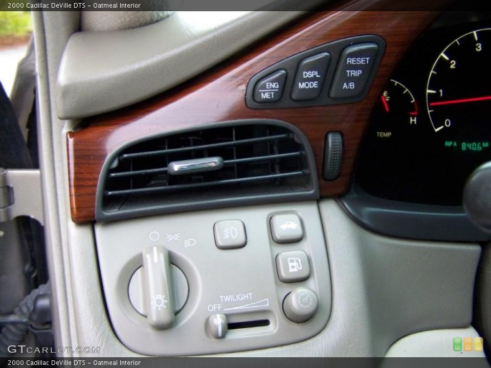 Oatmeal Interior Controls for the 2000 Cadillac DeVille DTS #46260883