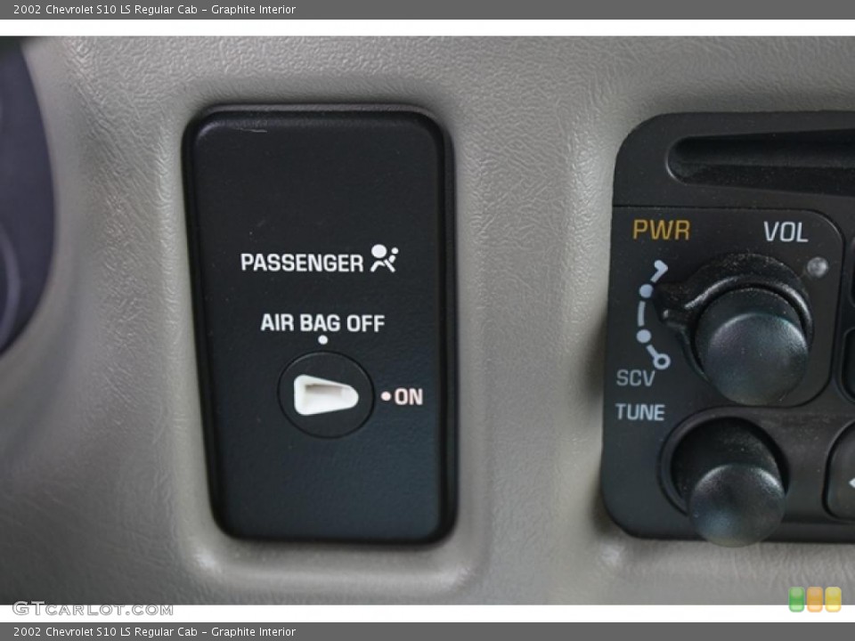 Graphite Interior Controls for the 2002 Chevrolet S10 LS Regular Cab #46270234