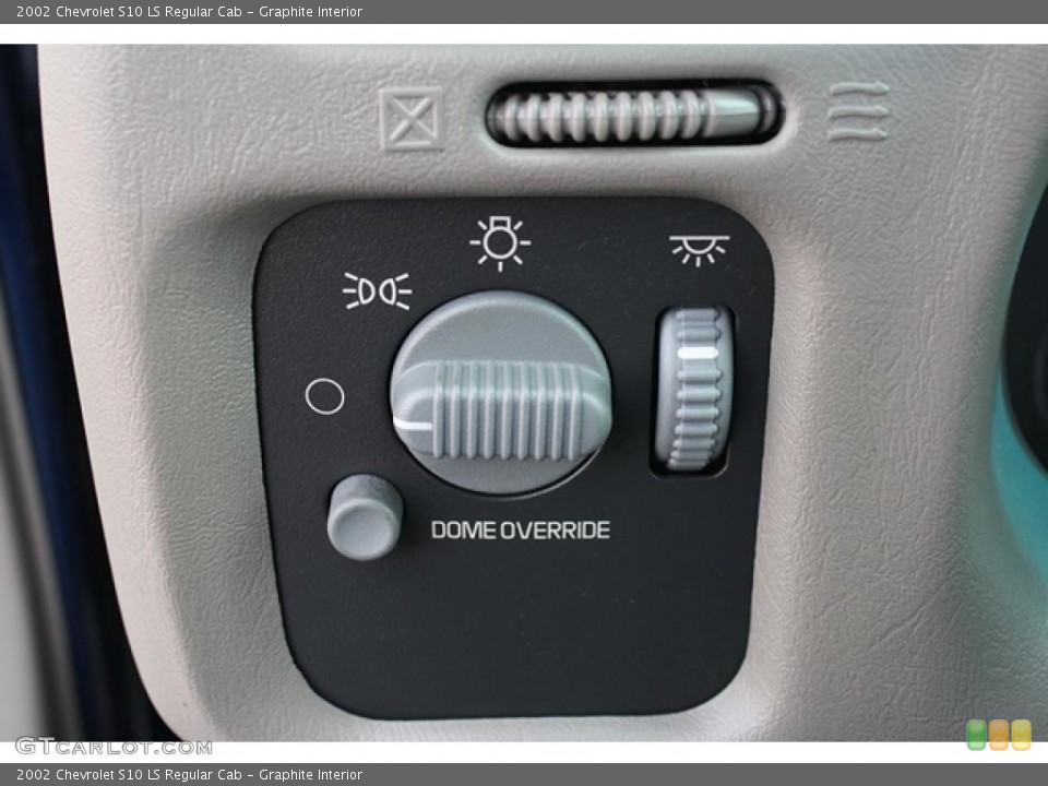 Graphite Interior Controls for the 2002 Chevrolet S10 LS Regular Cab #46270285